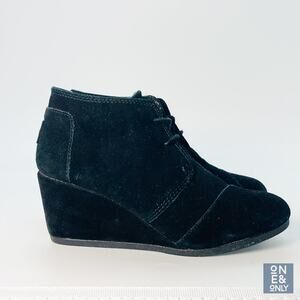TOMS Black Velvet Suede Desert Wedge Heel Boot Ankle Lace Up Women's Size 9.5